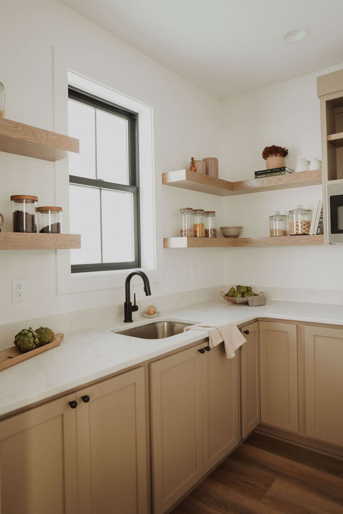 2802-Pantry-Grimes-Central-Iowa-Custom-Home-JRL-Builders-3F1A0091