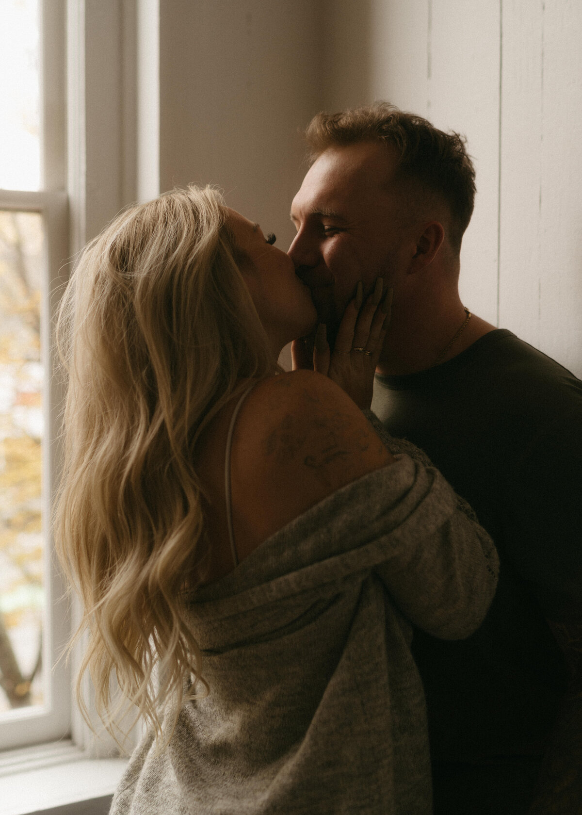 vancouver-island-documentary-candid-style-engagement-photographer-taylor-dawning-photography-rook-and-rose-loft-victoria-bc-20