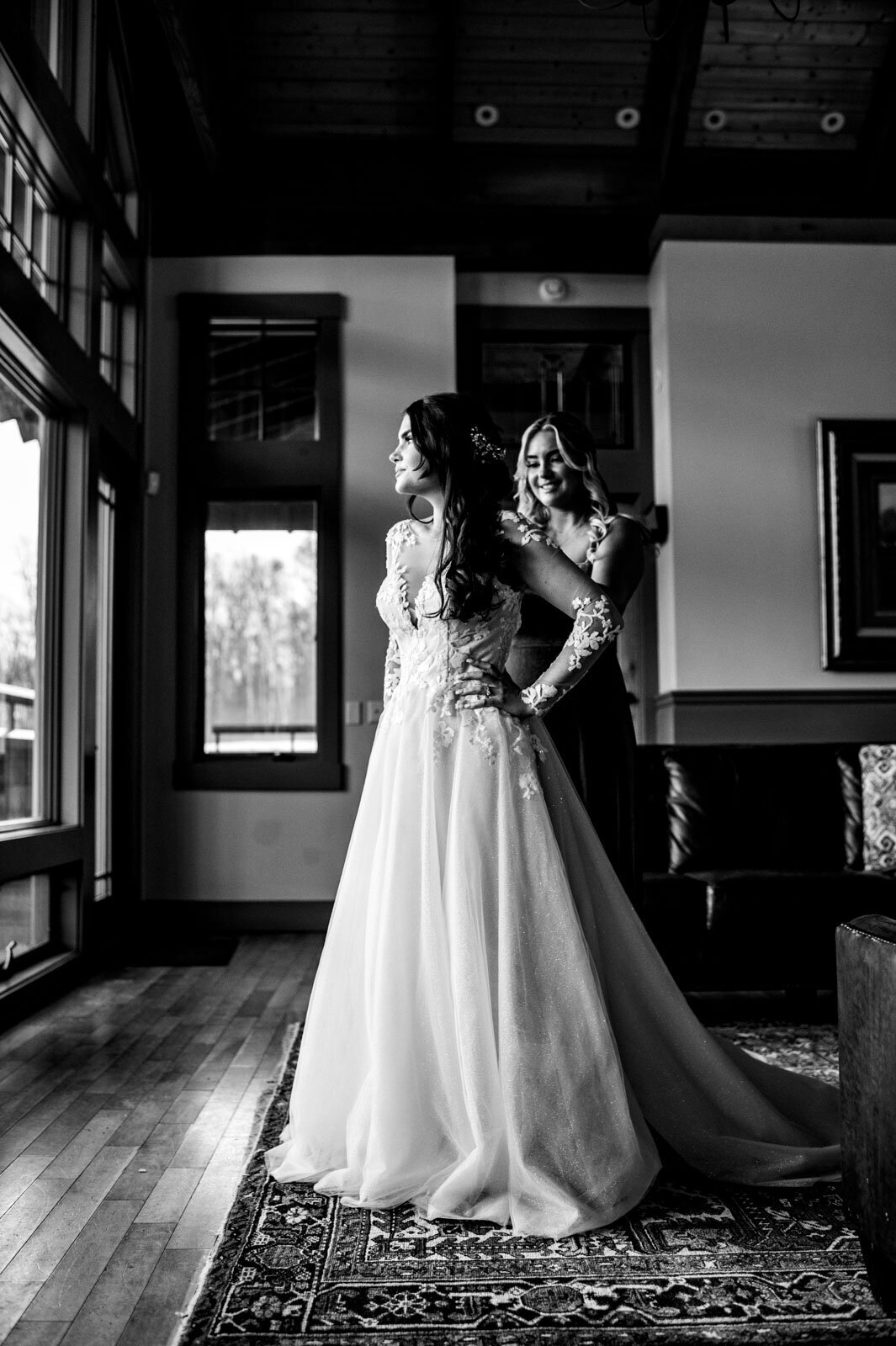bride and sister getting ready for mountain top inn wedding at the jewel