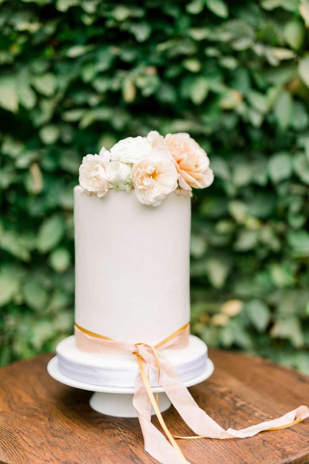 simple and elegant wedding cake