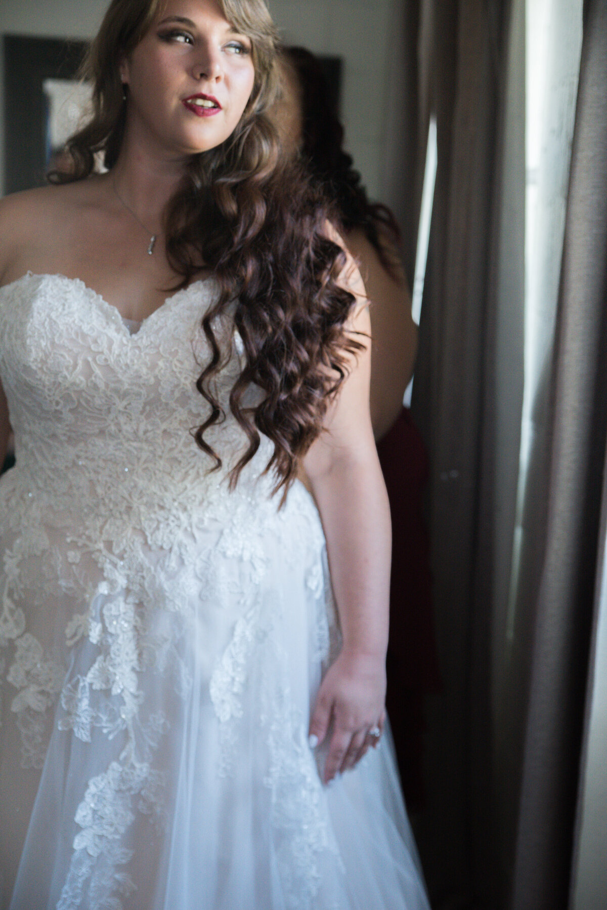 wedding | harpor's vinyard | Iowa Wedding Photographer | Playlife | Getting Ready | Bride_0104