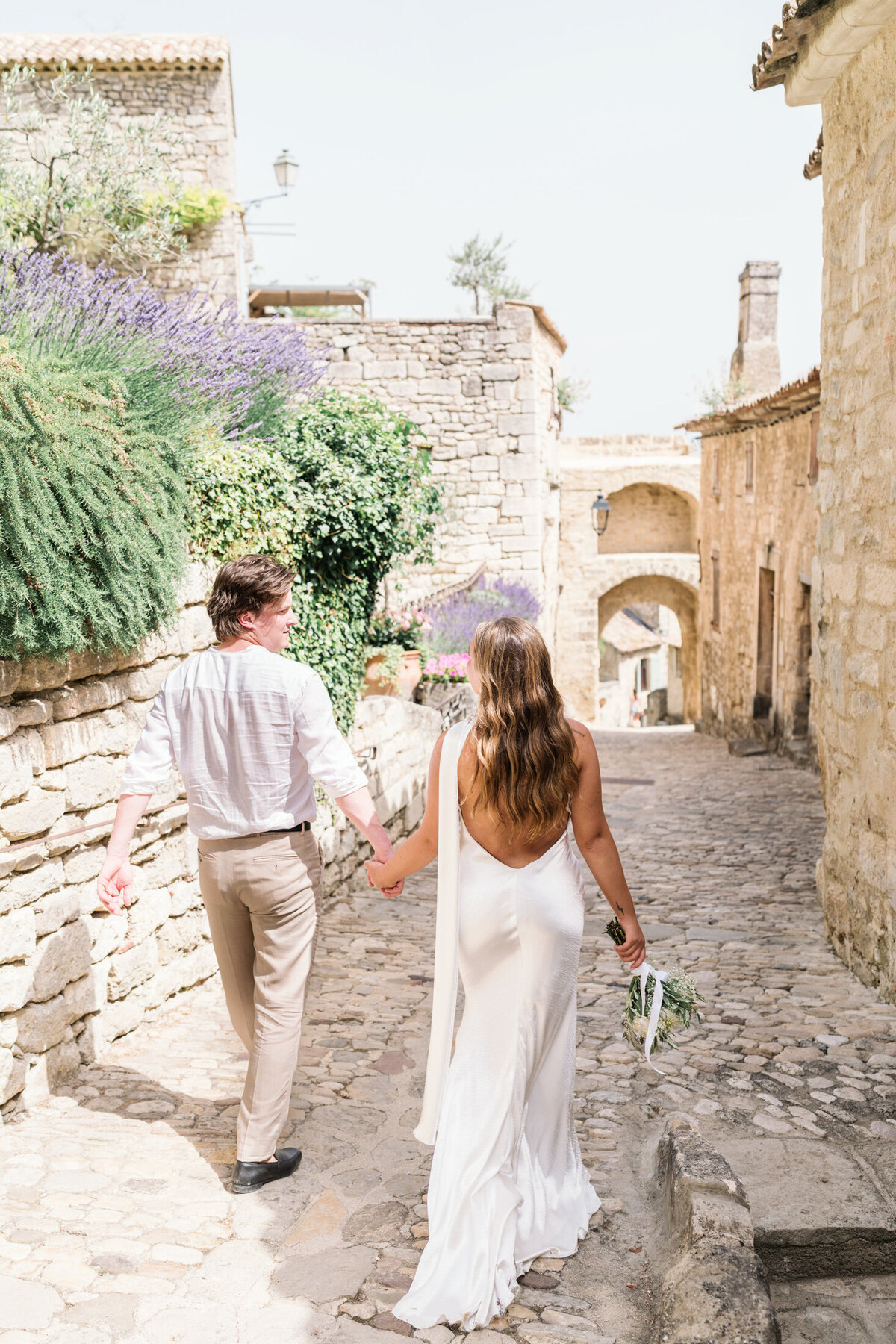 stunning and touching elopement in gordes france-373
