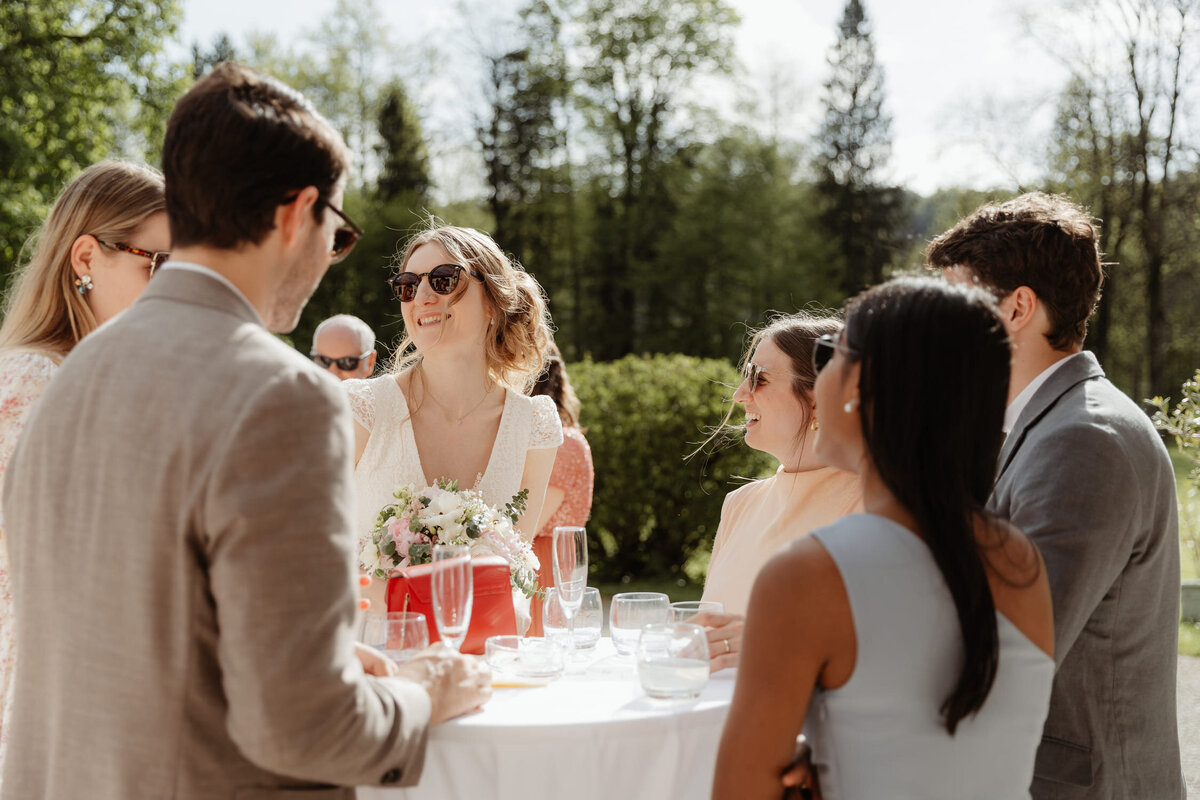 Elodie-et-Ludvik-cocktail-mariage-invites-31