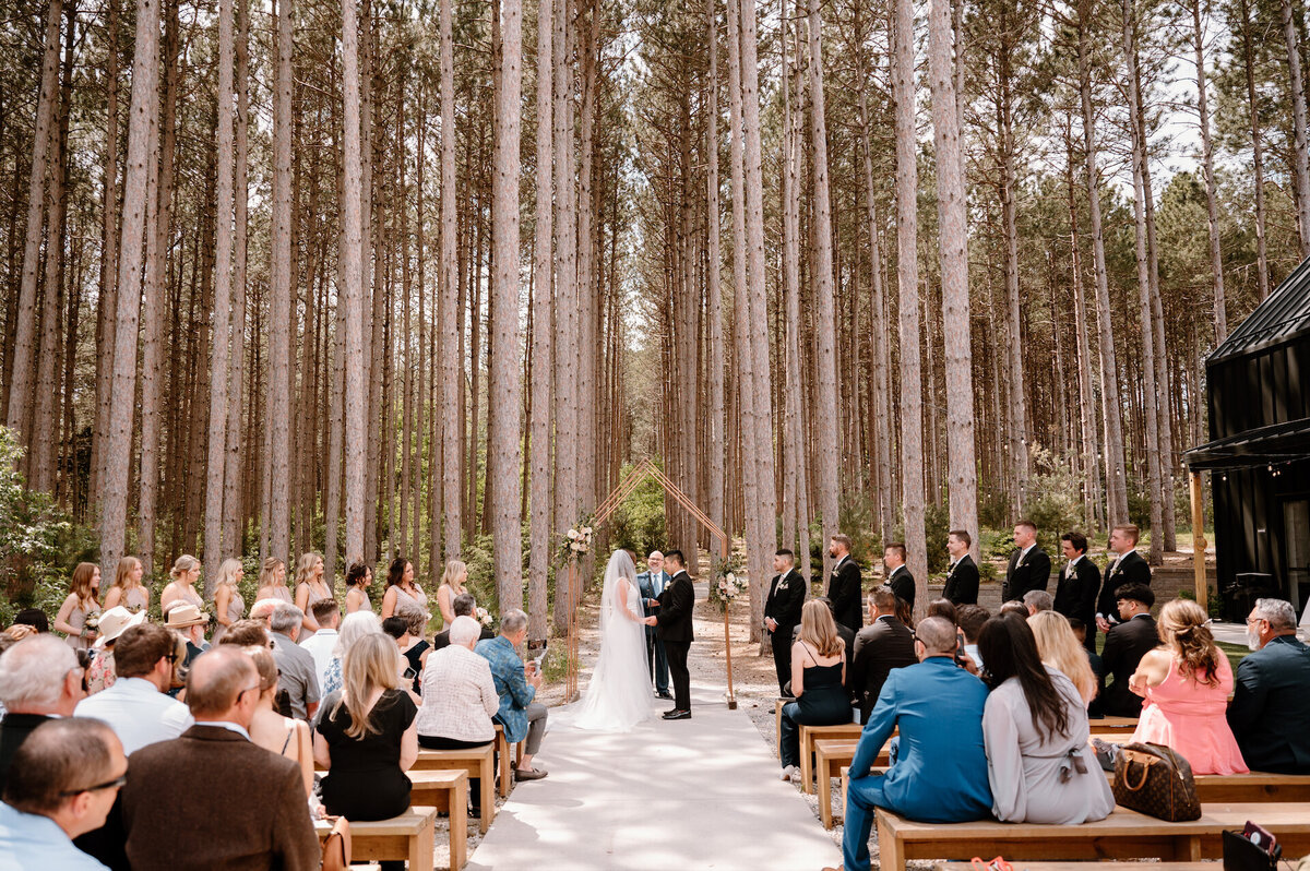 pinewood-wedding-cambridge-minnesota-julianna-mb-photography-35