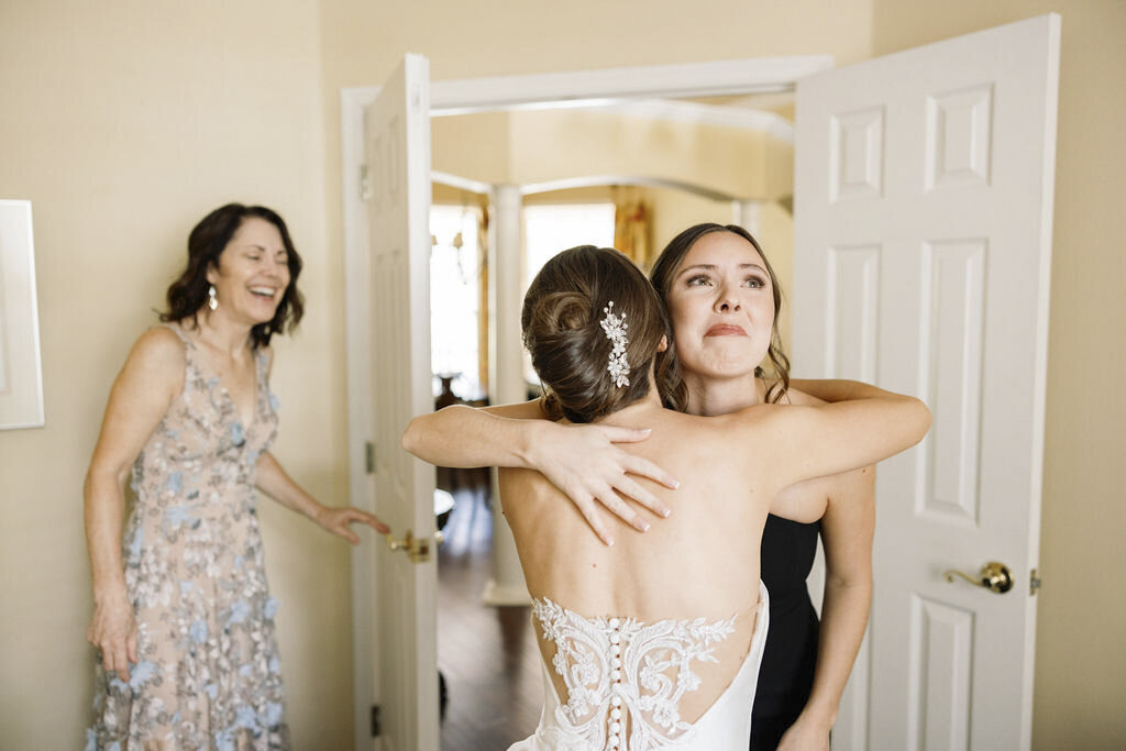 210 - Hundredsofmoments-Courtney&Matthew-GettingReady-2234-241109-68
