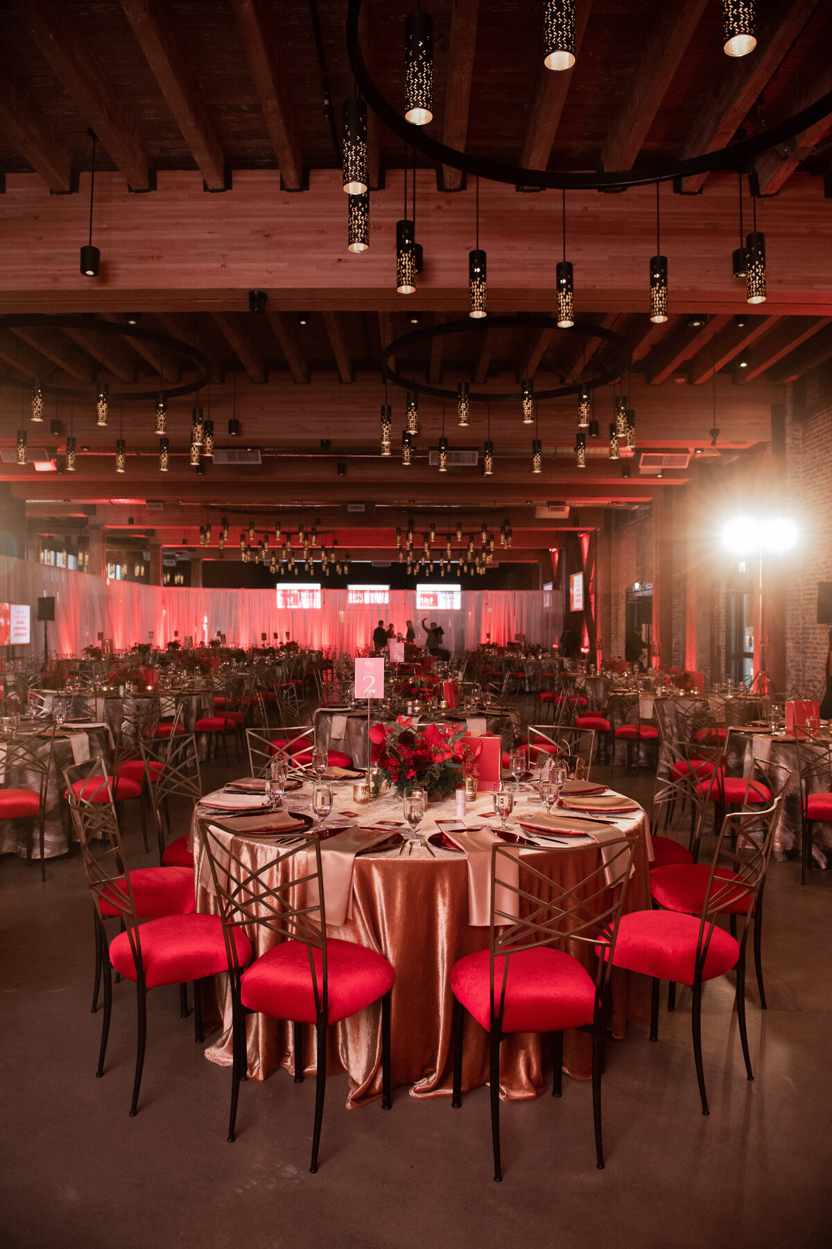 Red-Flowers-for-Fundraiser-Gala-Flora-Nova-Design-Seattle-00020