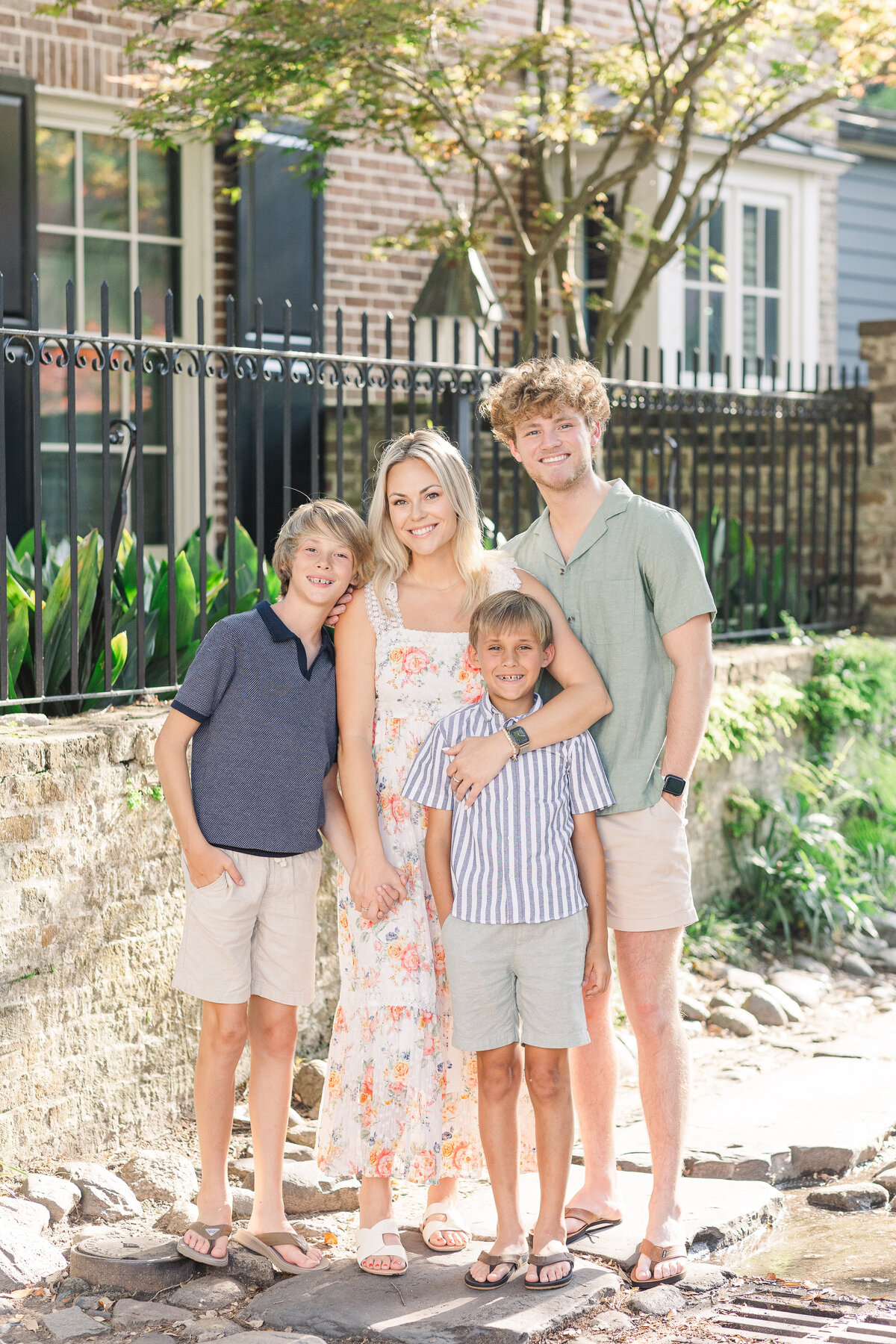 downtown_charleston_family_photo_session-90
