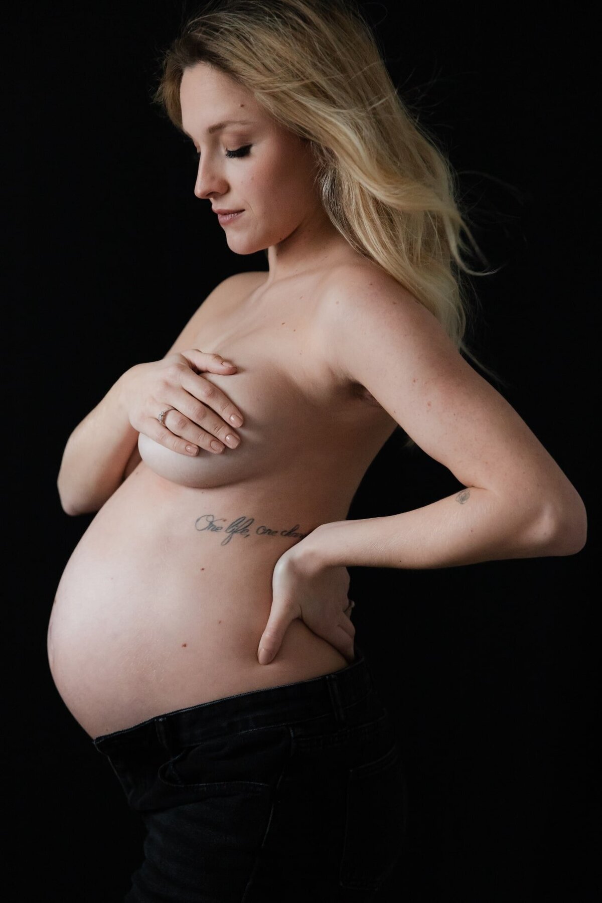grossesse-blandine-studio-sensigraphie-photographe-grossesse-lyon-43-min