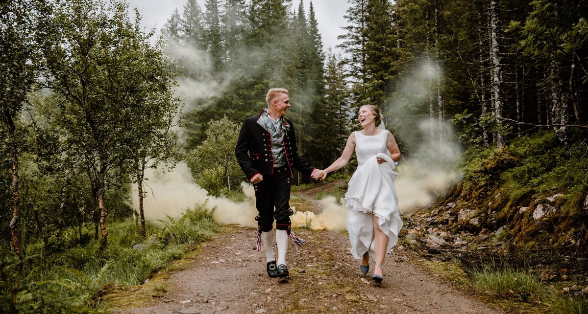 bryllup_nordiskbryllup_røykbombe_farger_fotograf
