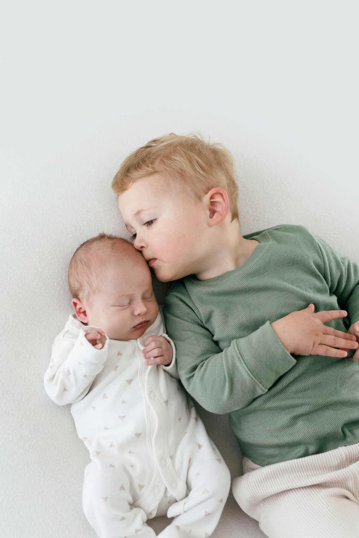 Older brother and baby sibling photography