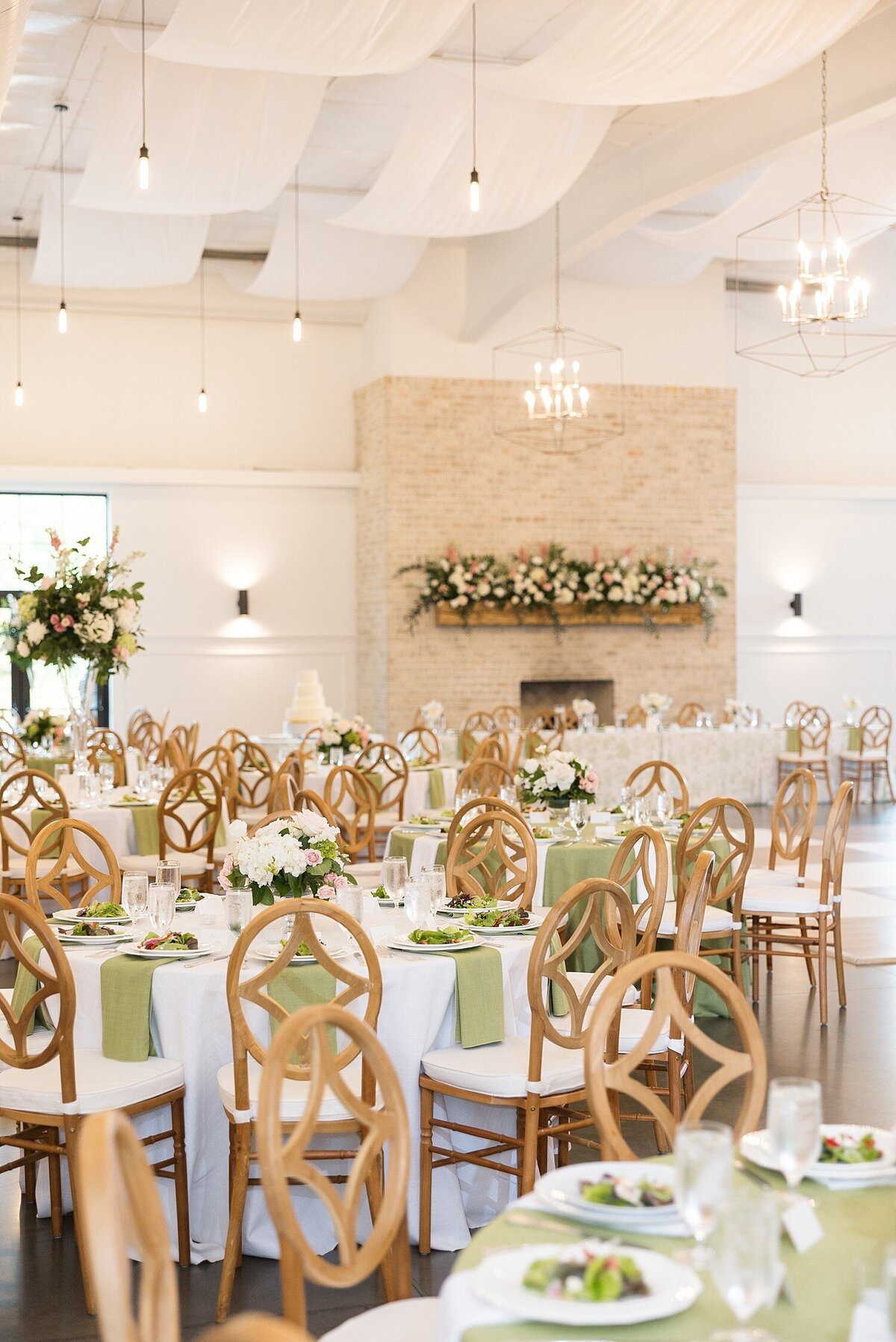 Raleigh-NC-Wedding-Photographer-The-Maxwell-Sarah-Hinckley-Photography-Timeless-Wedding-Photographer-_0027