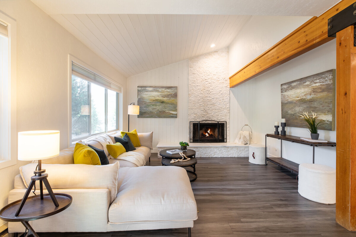 avon_villas_202_interior_living_a