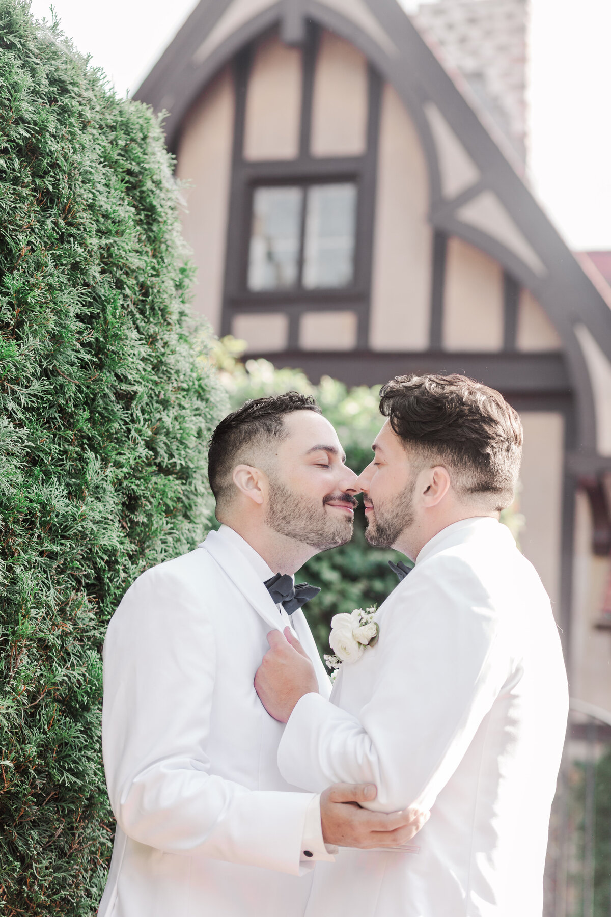 brittany-graf-photography-andrew-anthony-wedding-saint-clements-castle-portland-ct-43