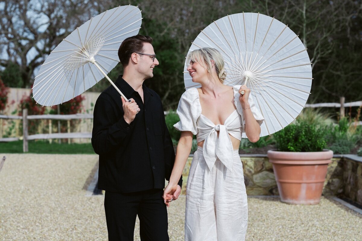 timeless-romantic-luxury-wedding-brideandgroom-london-strawumbrellas-photography
