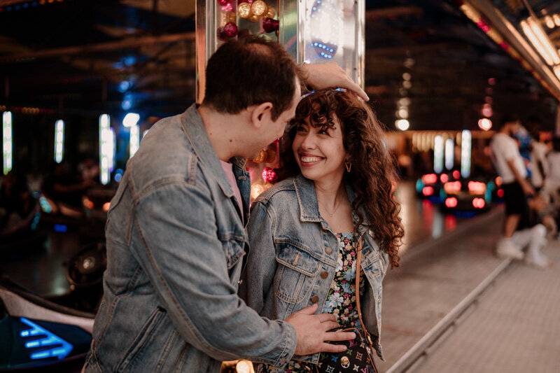 seance-couple-paris-fete-tuileries-auto-tamponneuses