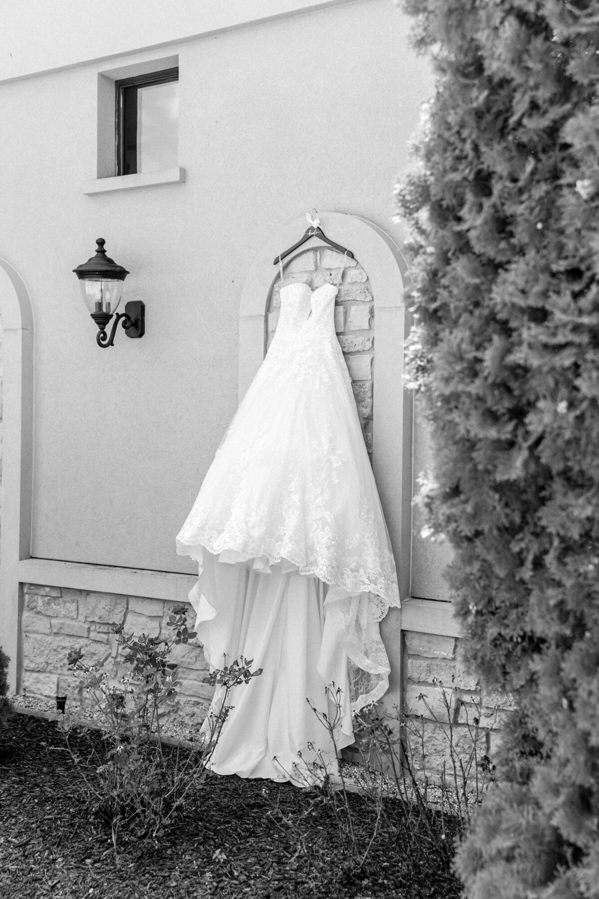 Summer-Wedding-DC-Estate-Winery-Beloit-Illinois-Meg-Dunn-Photography-1