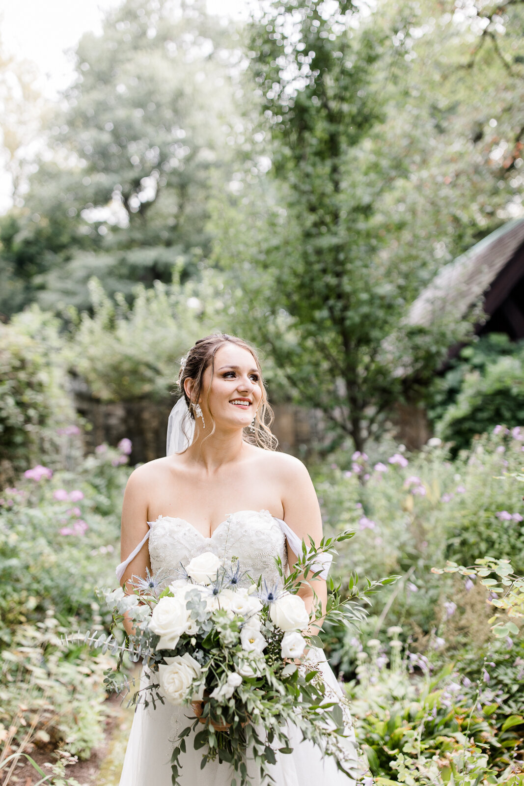 bridal portraits at stan hywett hall and gardens