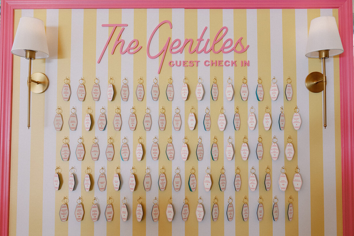 Retro Hotel Key Chain Seating Chart - Verve Event Co. - Laura Rose Photography (3)