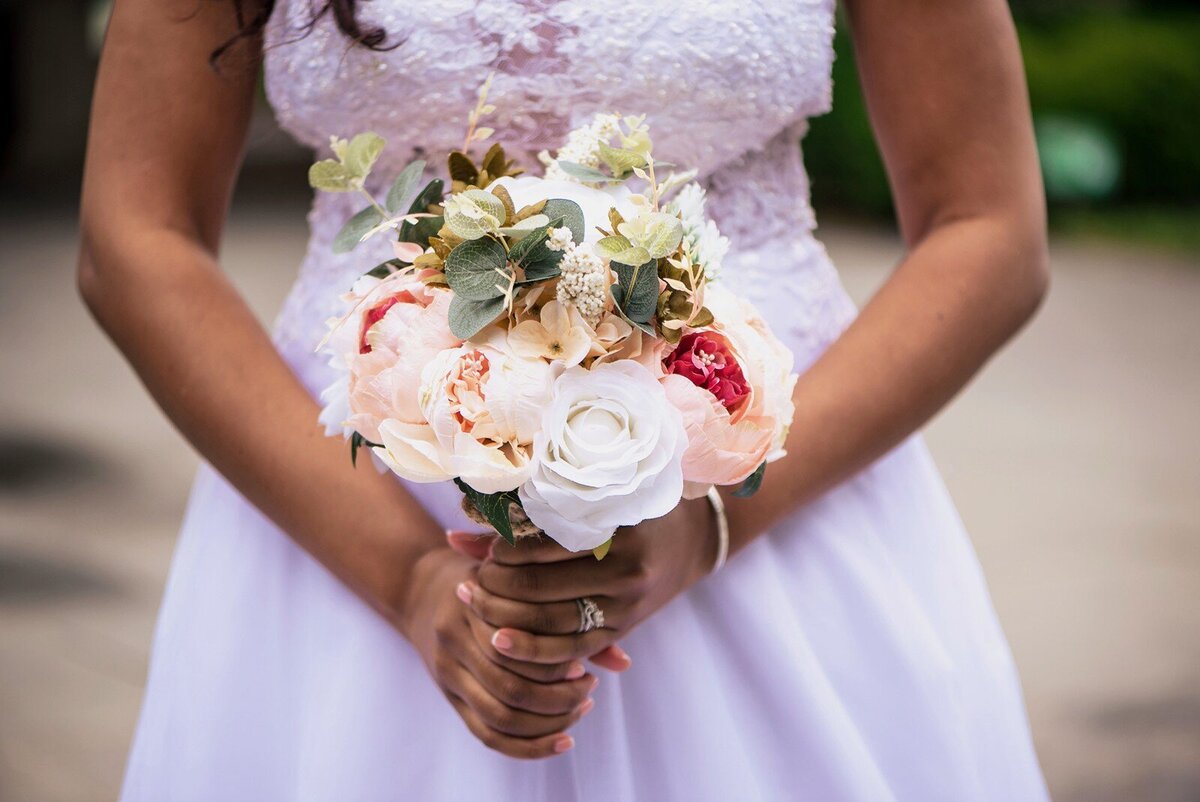 osborne-garden-bride-holding-bouquet-of-silk-flowers