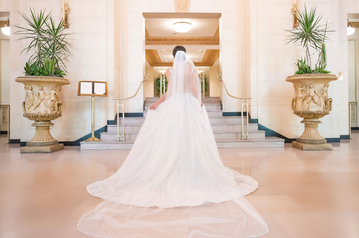 bride entering omni from grant street