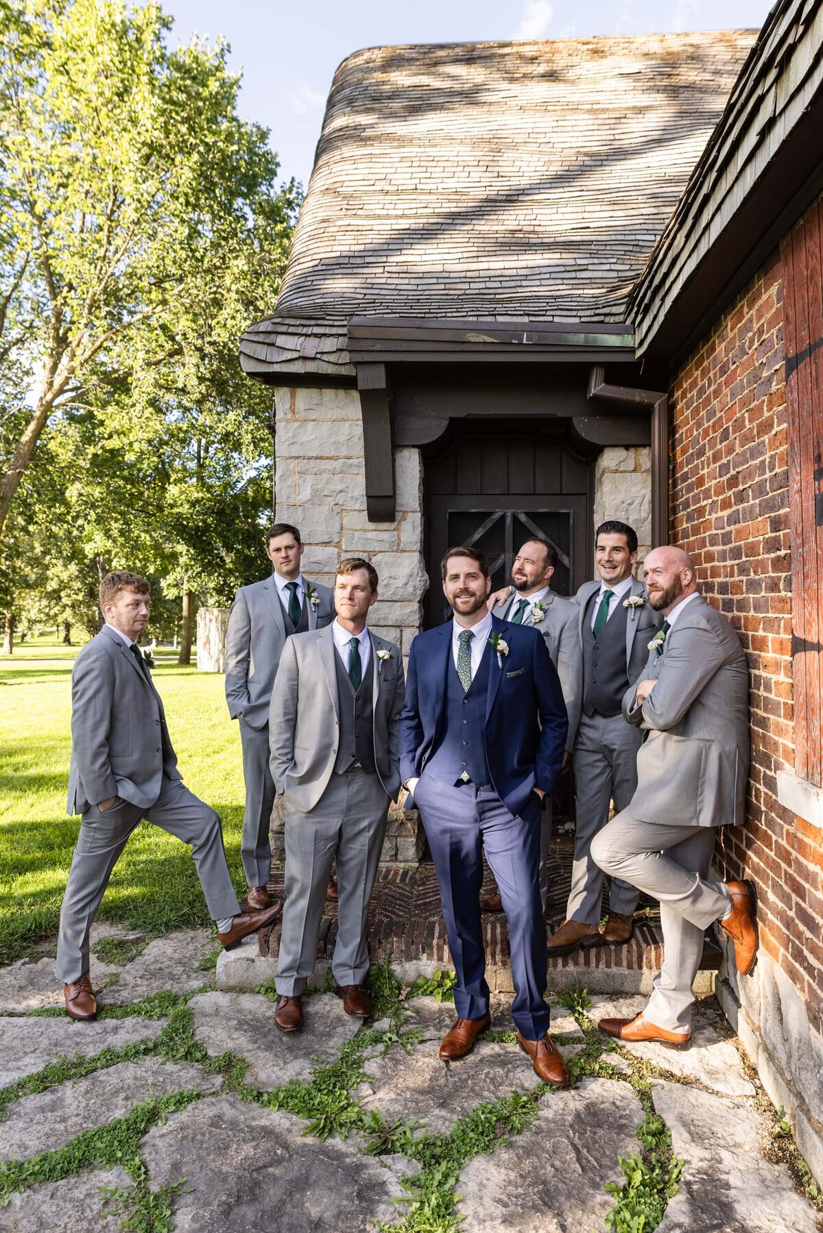 groom-groomsman-rustic-wedding-party