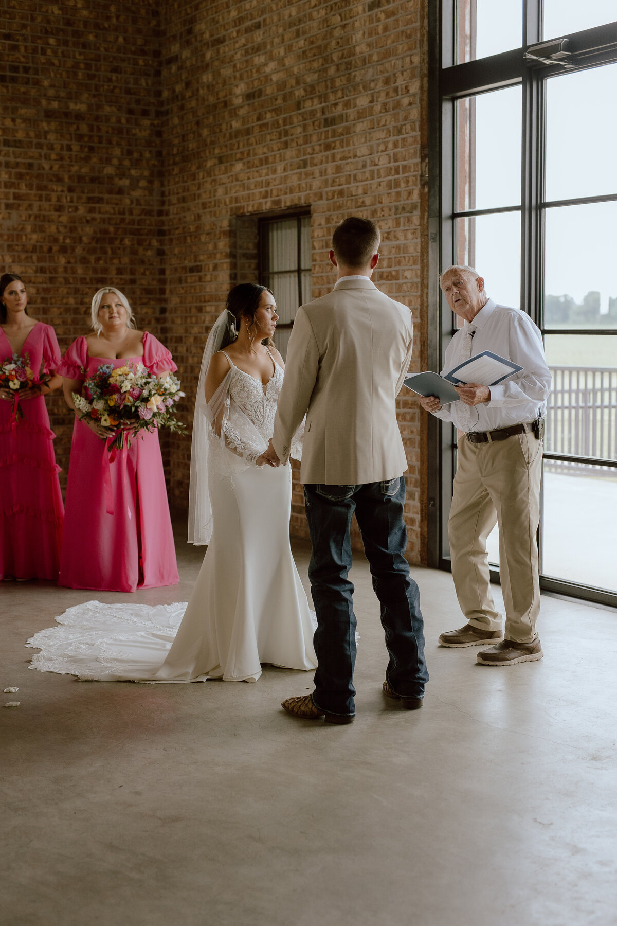 Stylish and heartfelt wedding day photography at The Gin at Hidalgo Falls.