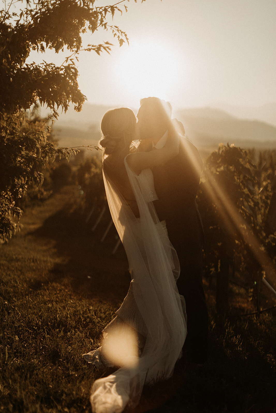 Hannah+Daniel_Lake_Chelan_Wedding-687