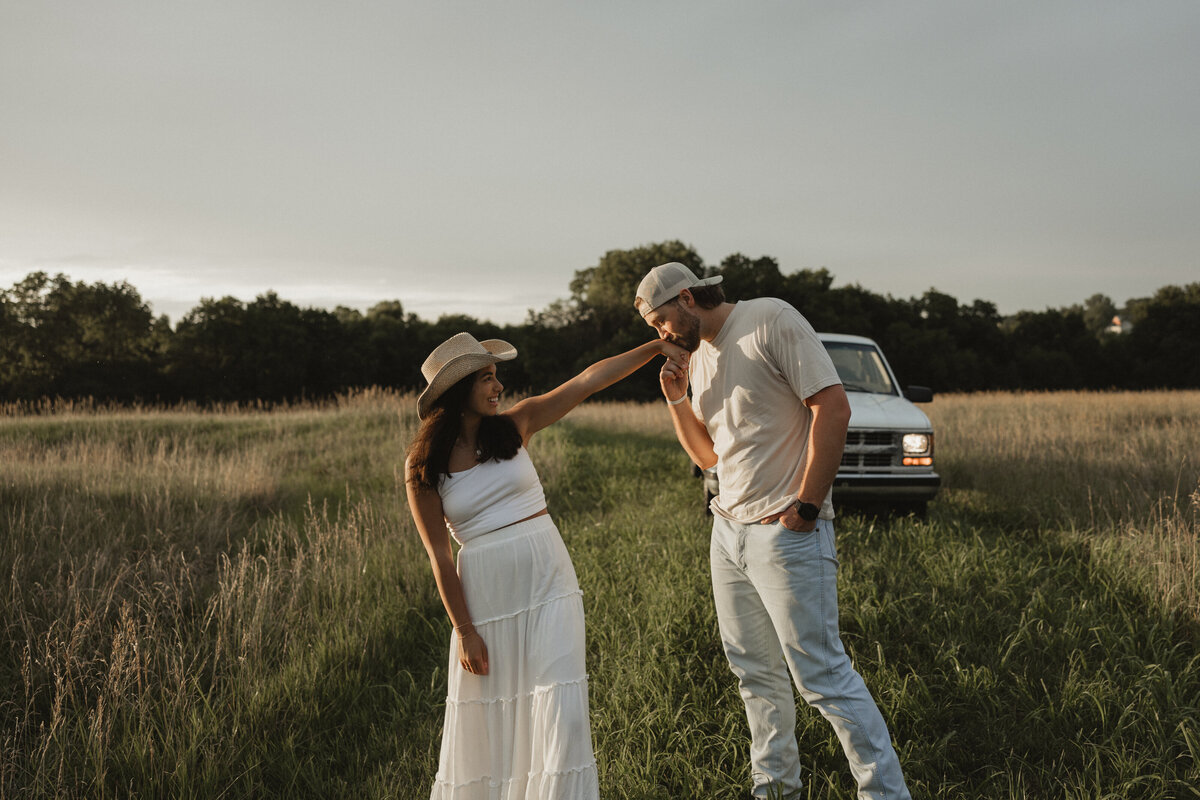 Wildflowercouplessessionwithtruck_emilyarwinephoto-132