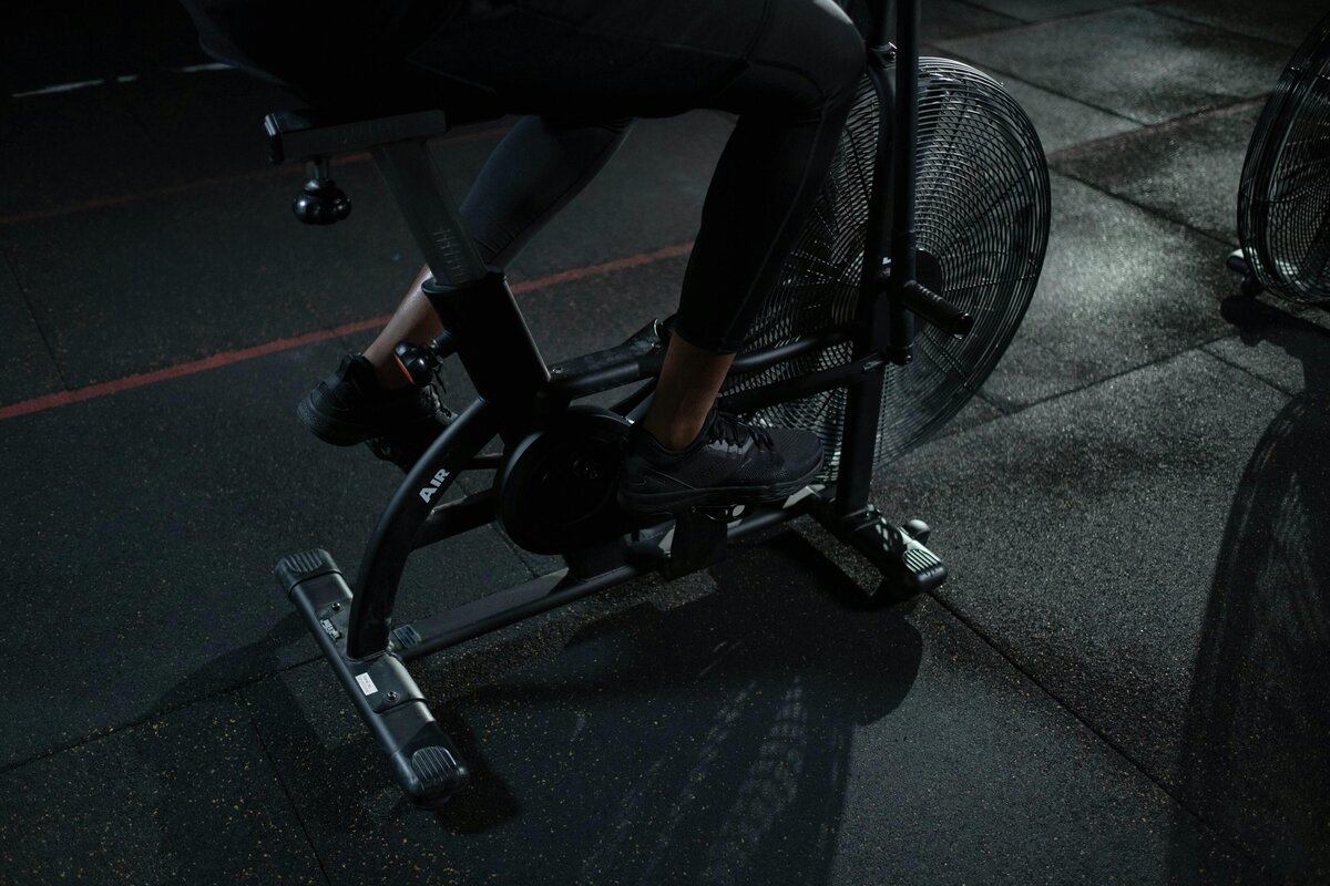 guy working out on machine