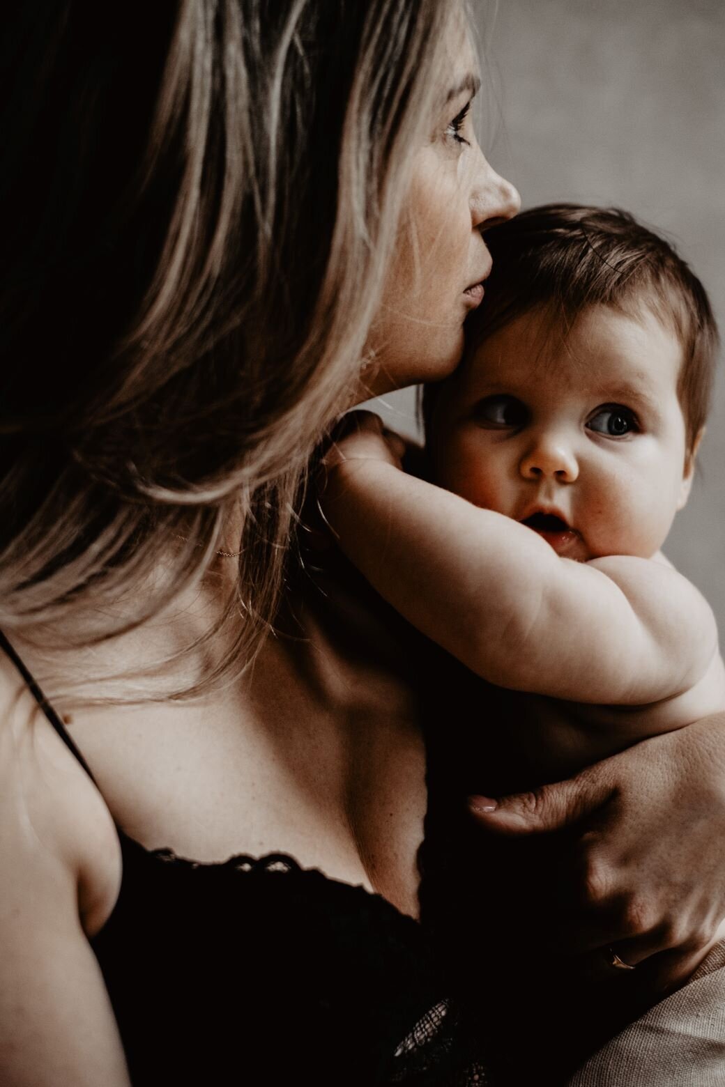 Motherhood shoot in  daglichtstudio nabij Ede