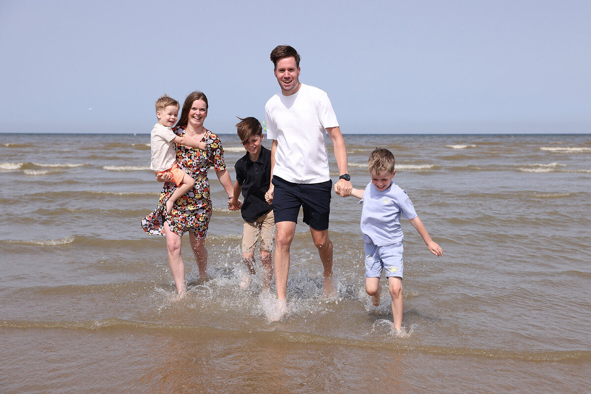 gezinsfotografie-buiten-strand-woerden