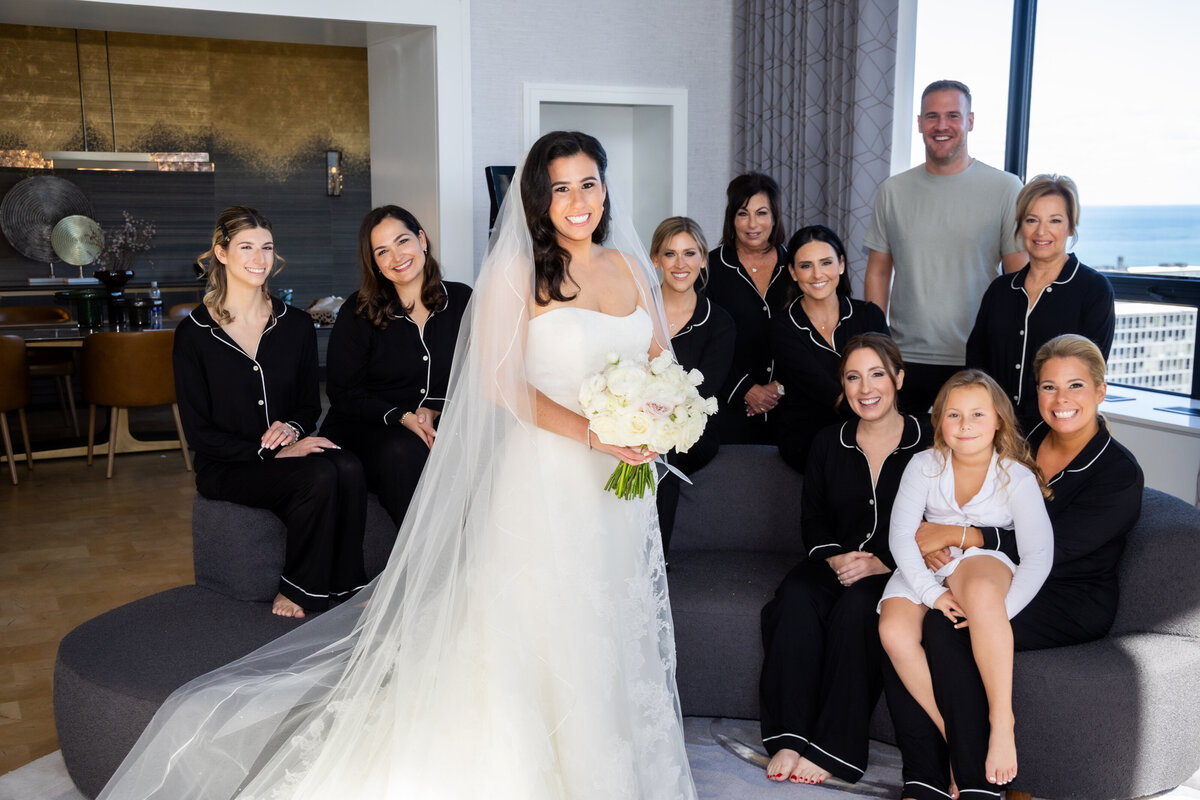 275_gettingready_Bob&DawnDavisPhotography
