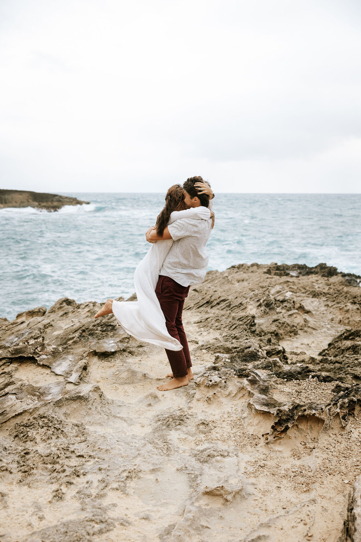 North_Shore_of_Oahu_Engagement_Photos_Skateboards_Laie_Kahuku_Haleiwa-27