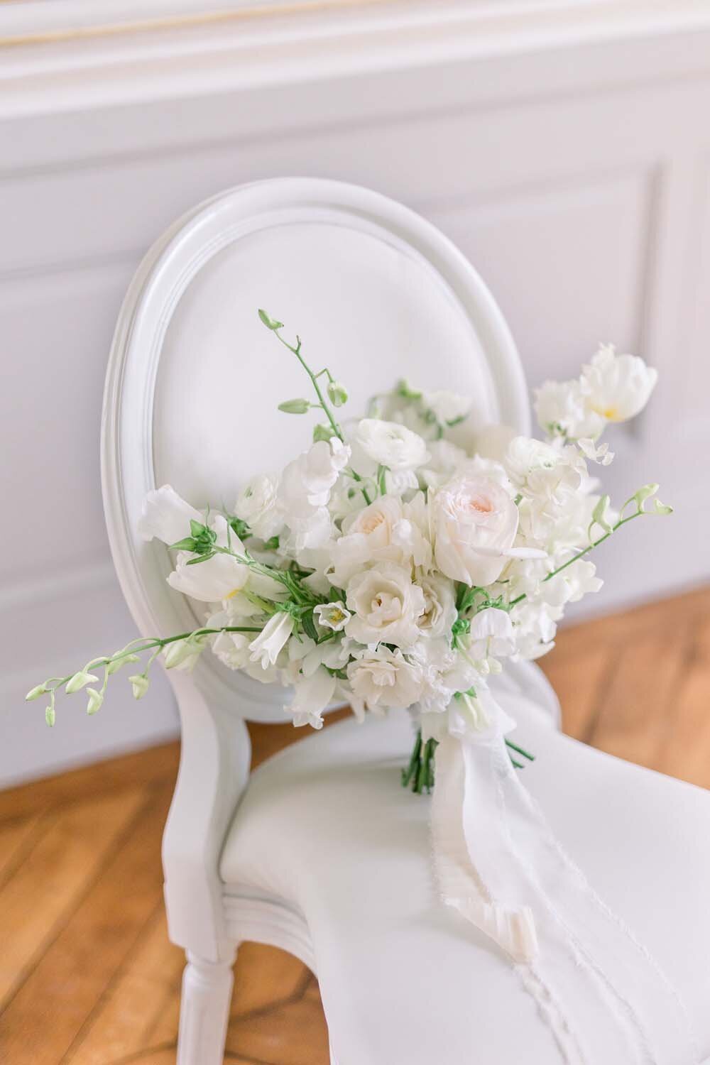Parisian couture wedding in Black and White at chateau de Bonaventure Paris Veronique Lorre floral designer Aude lucas25