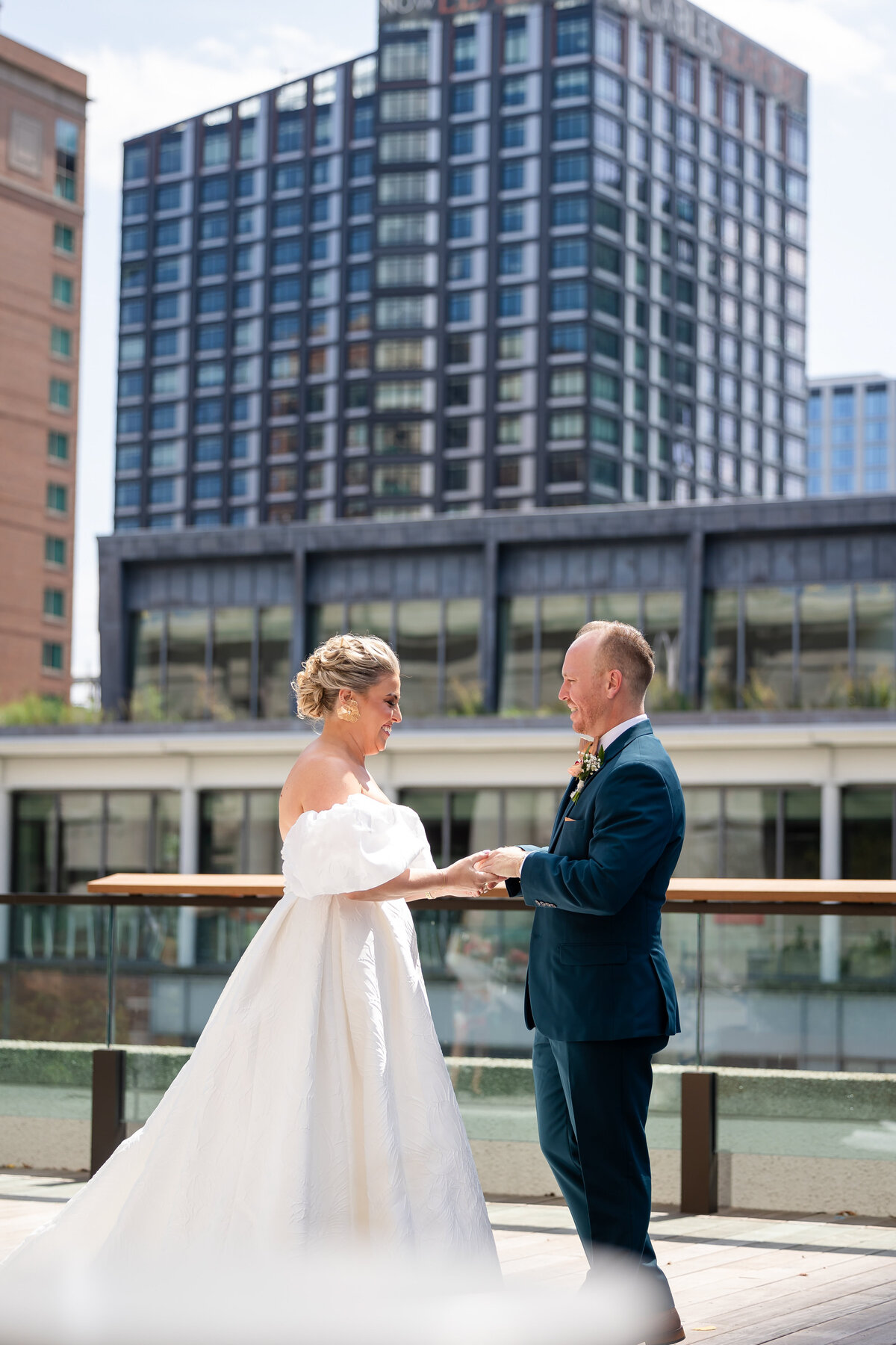 colorful-seaport-wedding-boston-lisa-gilbert-photography-10