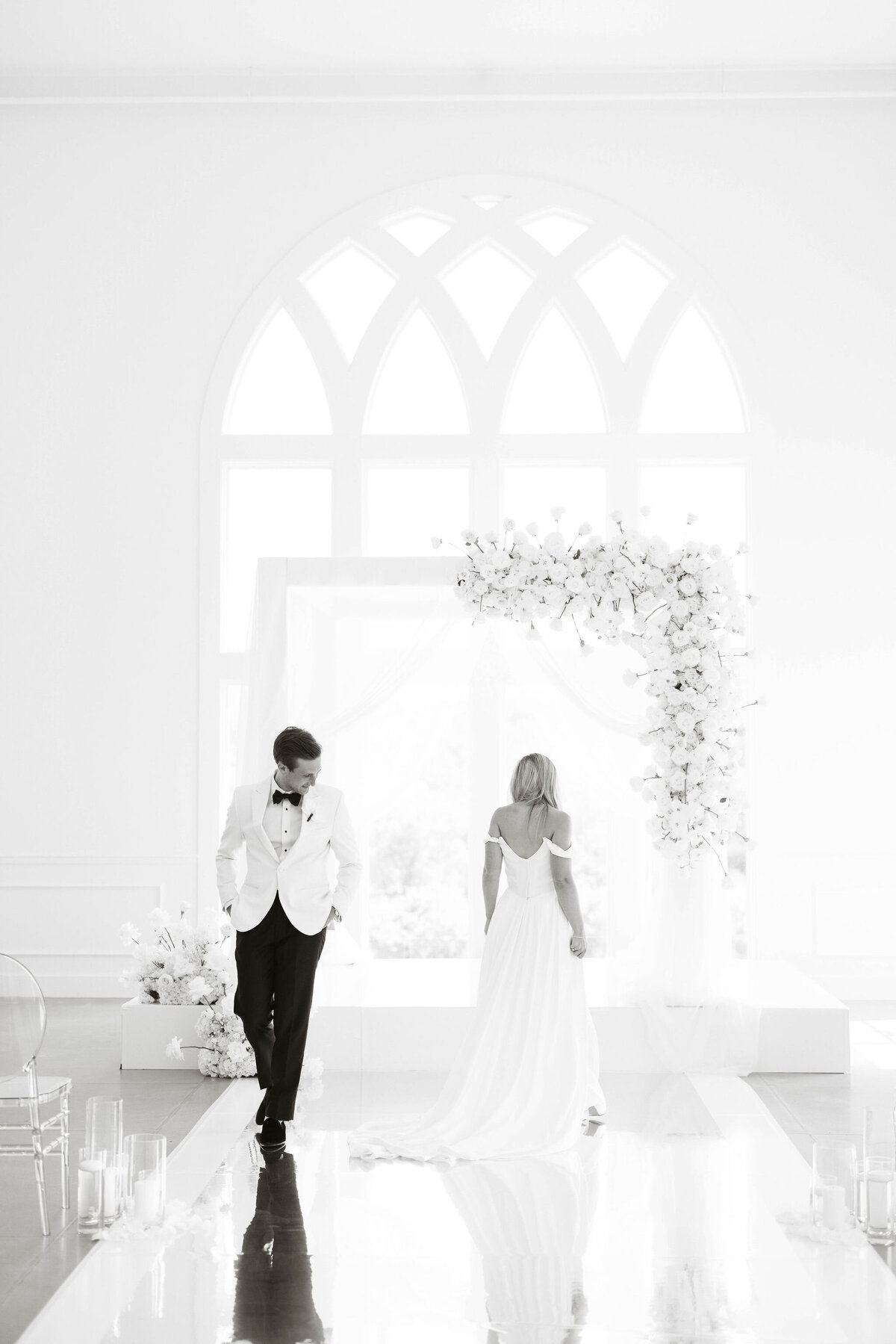 44_bride-groom-first-look