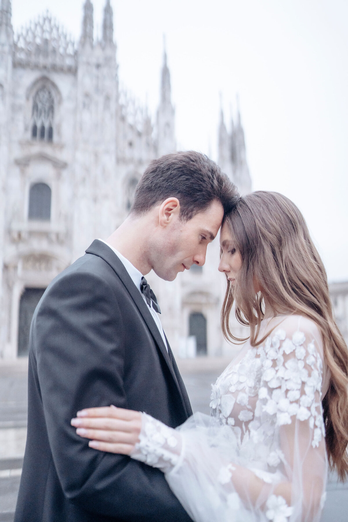 010-Milan-Duomo-Inspiration-Love-Story Elopement-Cinematic-Romance-Destination-Wedding-Editorial-Luxury-Fine-Art-Lisa-Vigliotta-Photography