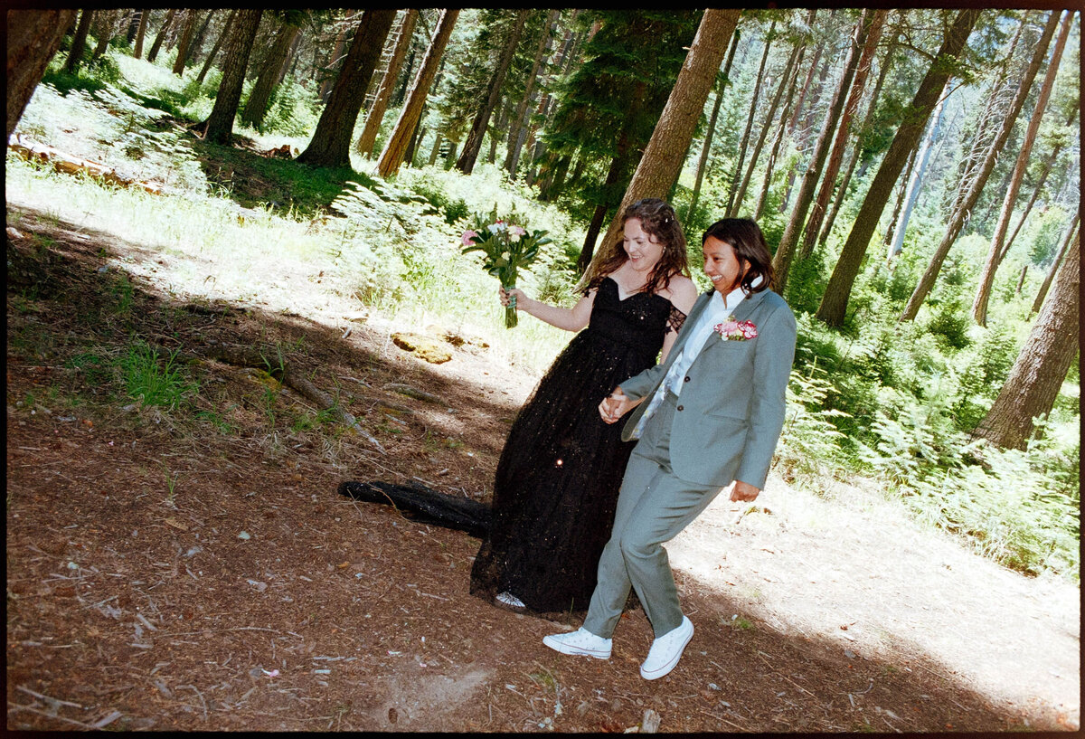 HomeScans_Brenda&JanieElopementPhotos_OregonWeddingPhotographer_KuroCreativeHouse-10