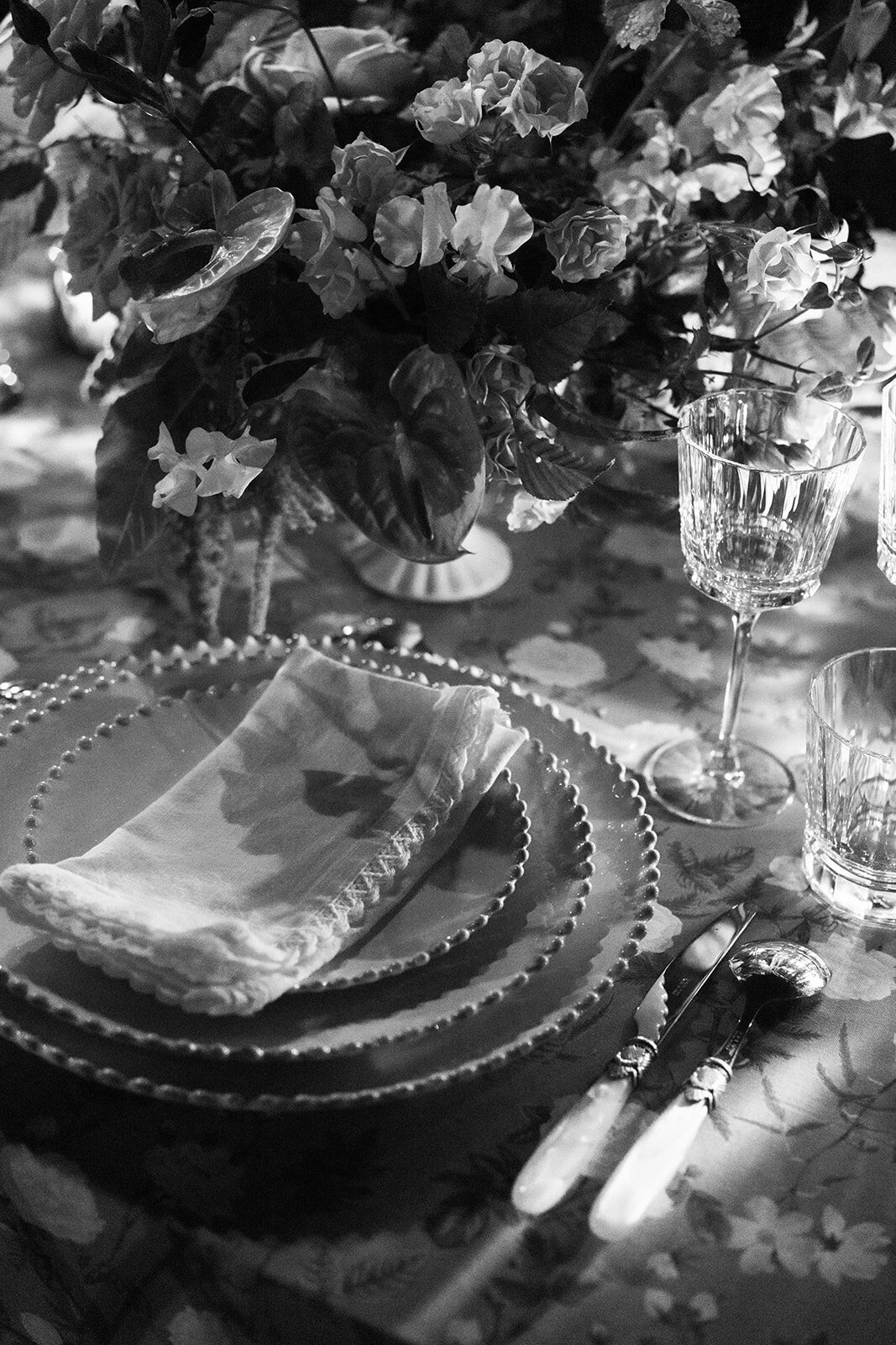 Wedding_Château _France_florist_trend _2025_maximalist_flowers_Capucineatelierfloral128
