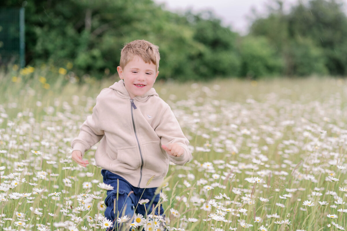 CoCo Jones Photography_Oxfordshire Family Photographer_Daisy Field_B&S-16