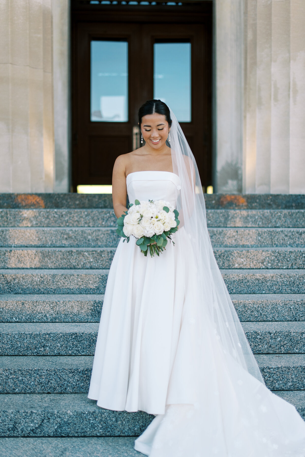 cassie-nichole-photography-cincinnati-ohio-wedding-photography-the-view-at-mt-adams-hannah-jeff-wedding-day-bride-and-groom-35