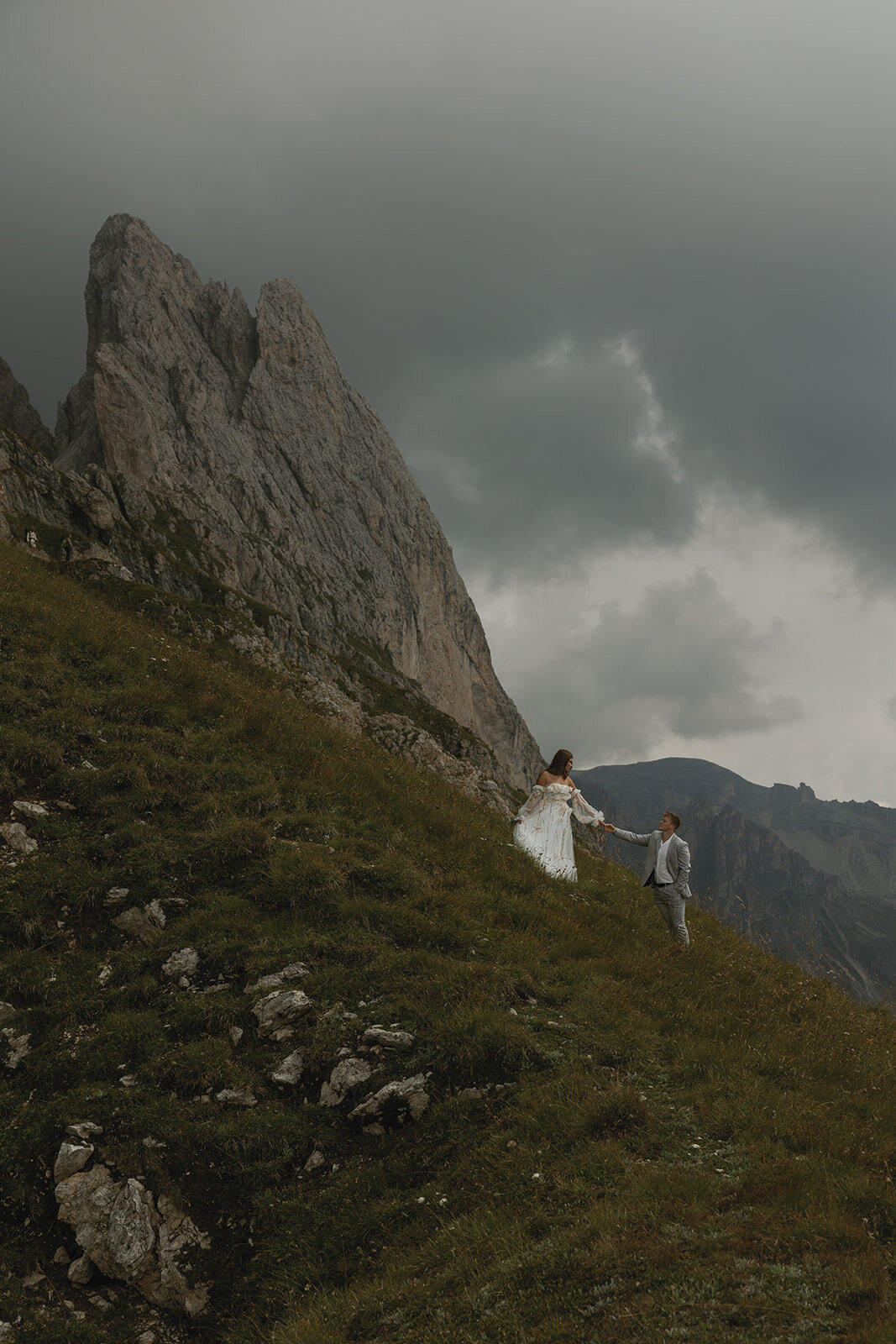 destination-wedding-elopement-photographer-italy-dolomites-seceda-documentary-tanya-davids-photo-film-143