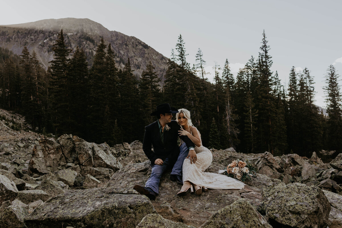 williams-lake-trailhead-elopement-taos-ski-valley-39