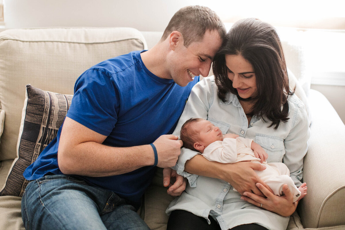 candid-natural-boston-newborn-family-photographer-zev-fisher-001