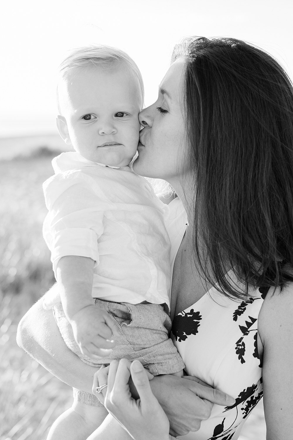 extended-family-session-muskegon-lake-michigan-beach-8.jpg21