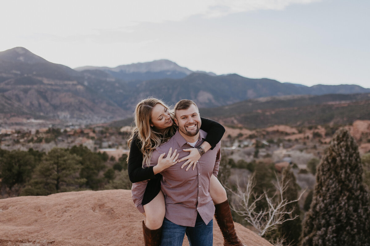 Garden-of-the-gods-engagement-session-3