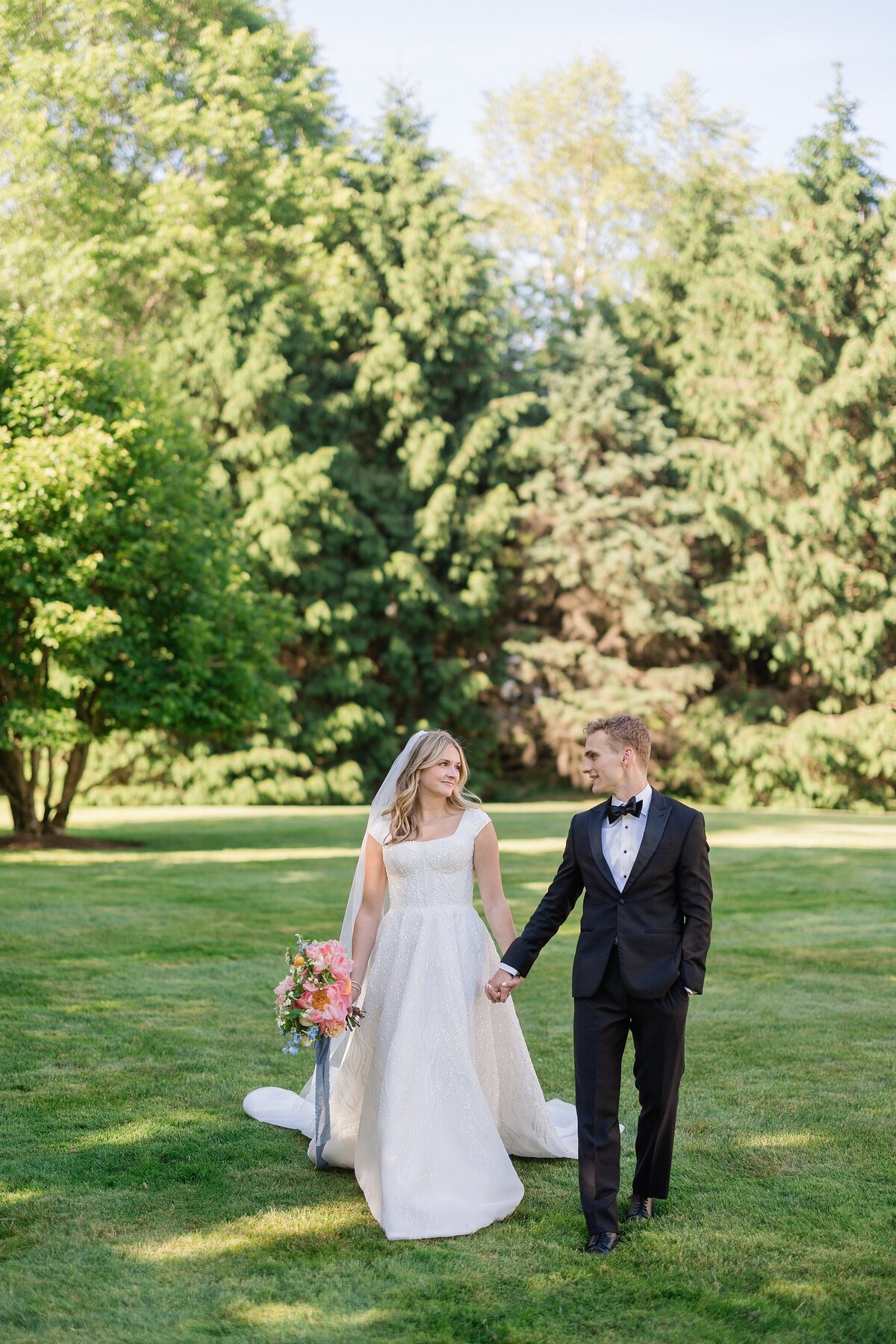 connecticut-backyard-tented-wedding-photo_0016