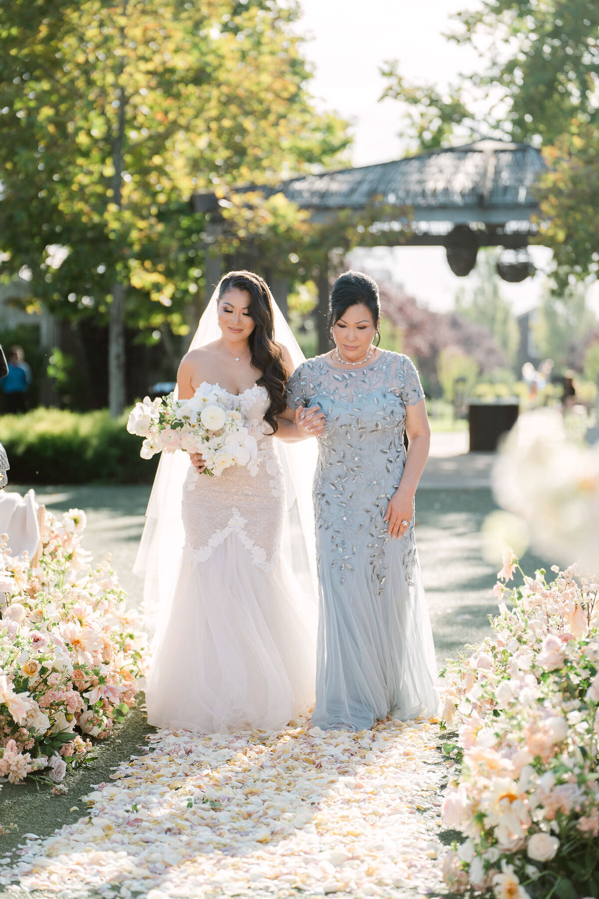 bride and groom ceremony outdoor pictures