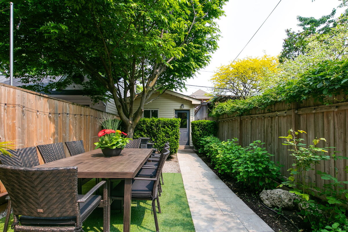 62-web-or-mls-74_005_Backyard