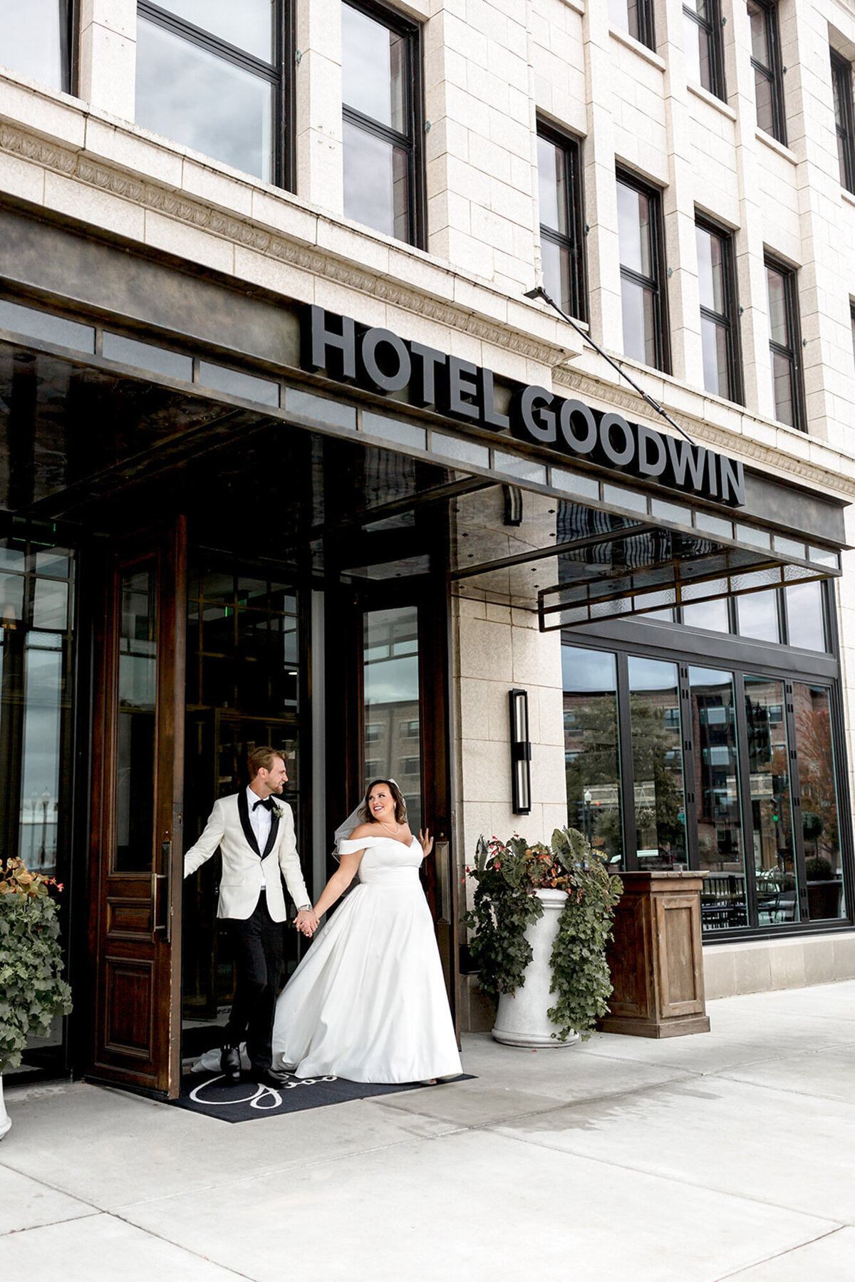 Hotel-Goodwin-Beloit-Country-Club-Wedding-Reception-53